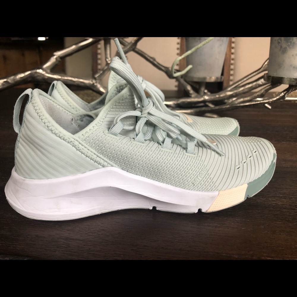 NIKE ZOOM Turquoise Sz 6.5